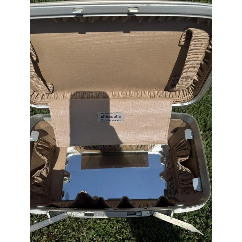 Vintage Samsonite Silhouette 1512 Vanity Train Case Beige Vinyl Locking Makeup